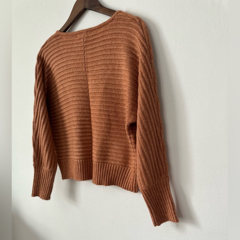 Cropped Sincerely Jules Rust Orange Ribbed V-Neck Sweater - Size Small - Picture 6 of 7